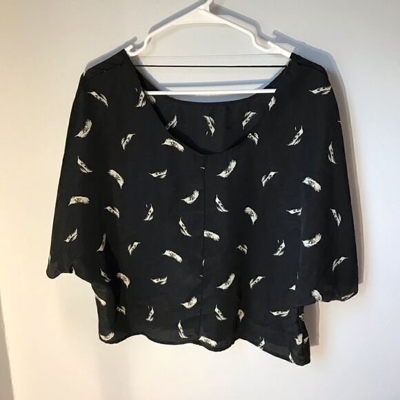 Dolman Sleeve Feather Top, M/L - Picture 7 of 7